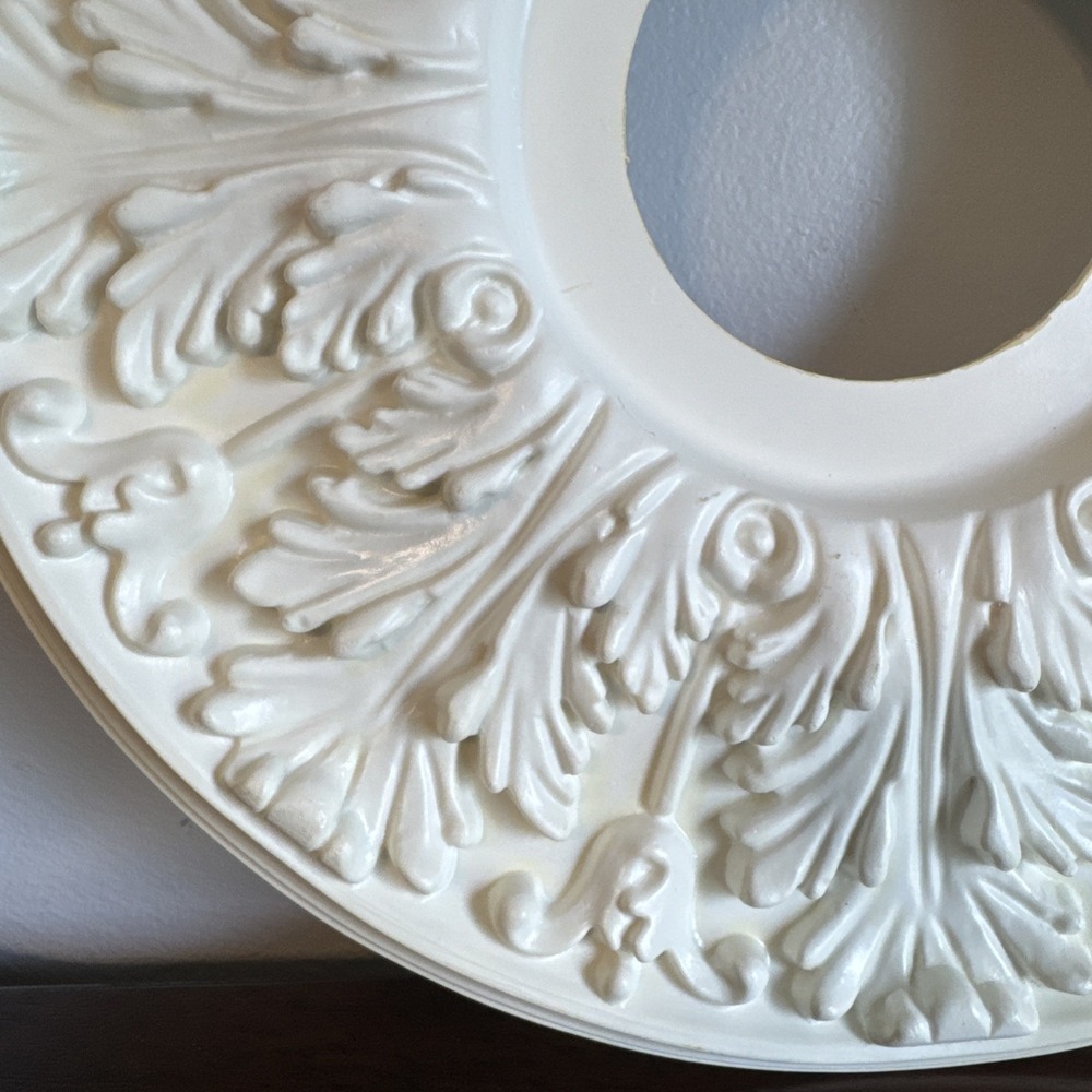 15.50" Ceiling Medallion Round Molded Plastic Vintage - Picture 5 of 15
